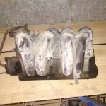 Renault Logan впускной коллектор